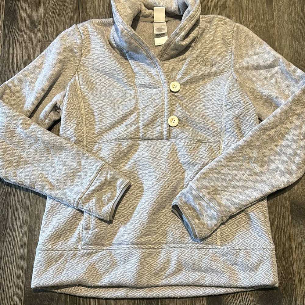 Women’s north face sweater